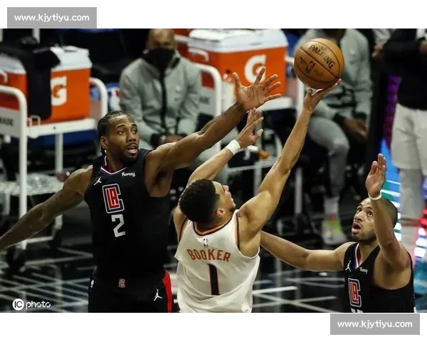 战术变化驱动下的现代足球攻防体系演进与实战启示深度解析与趋势前瞻